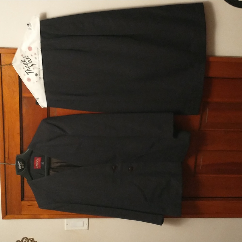 Sassoon Black Vintage Blazer and Skirt Business Suit - size 10
